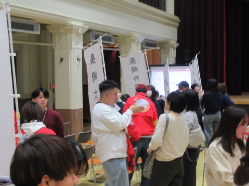 来訪者とフリートークの一コマ